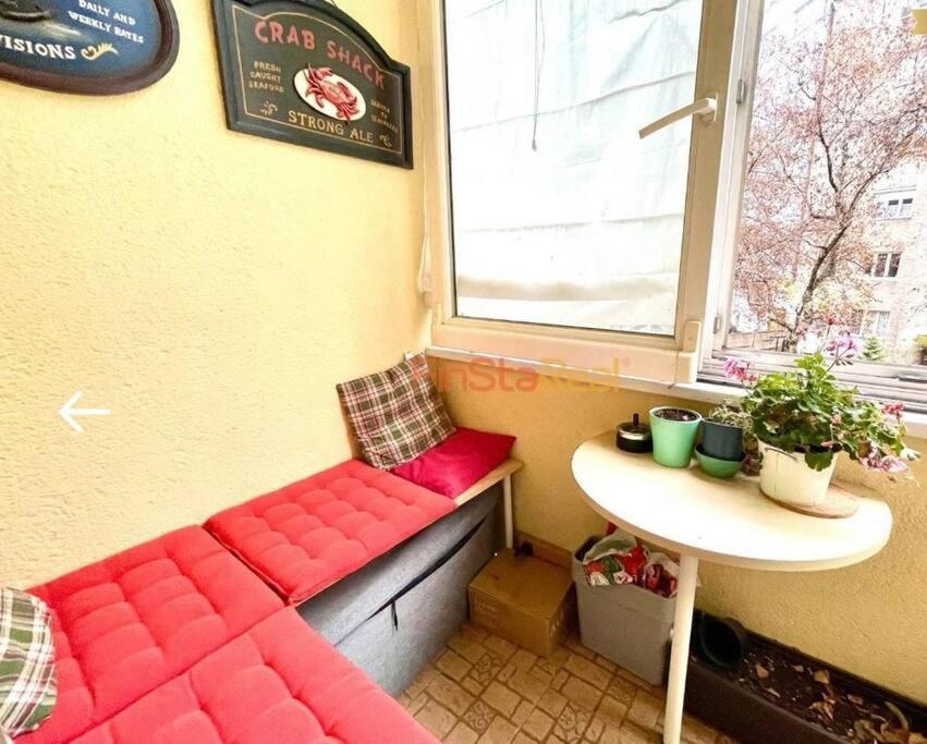 Economy Apartment 2 Min From The Main Station Pressburg Exterior foto